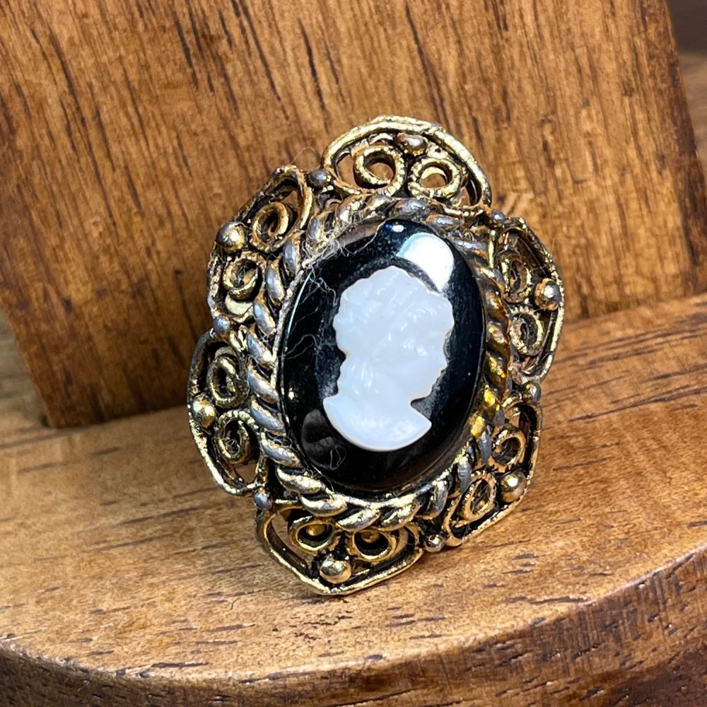Vintage Style Black White Cameo Filigree Gold Tone Adjustable Statement Ring